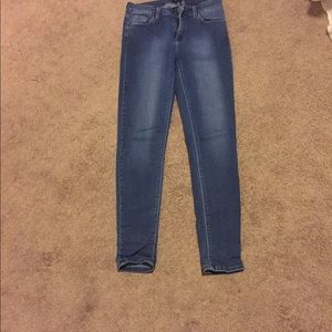 Just Black super cute skinny jeans